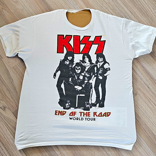 Kiss shirt end - t-shirt, road
